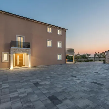 Luxury With A Swimming Pool Vodnjan, Fazana - 16867 * Mednjan