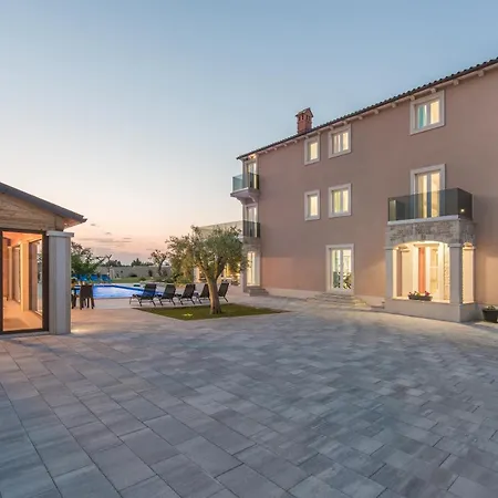 Luxury With A Swimming Pool Vodnjan, Fazana - 16867