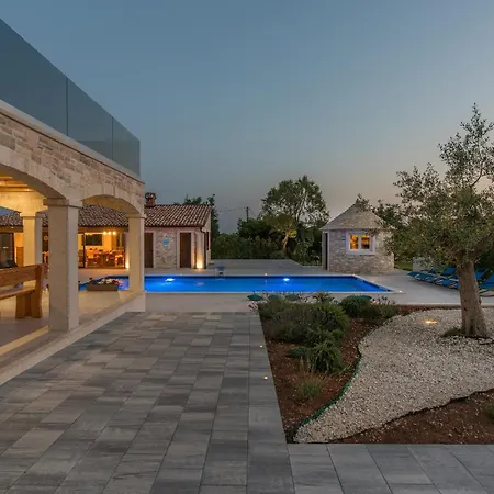 Villa Luxury With A Swimming Pool Vodnjan, Fazana - 16867